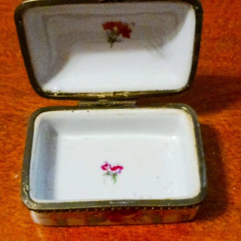 Ceramic vintage box